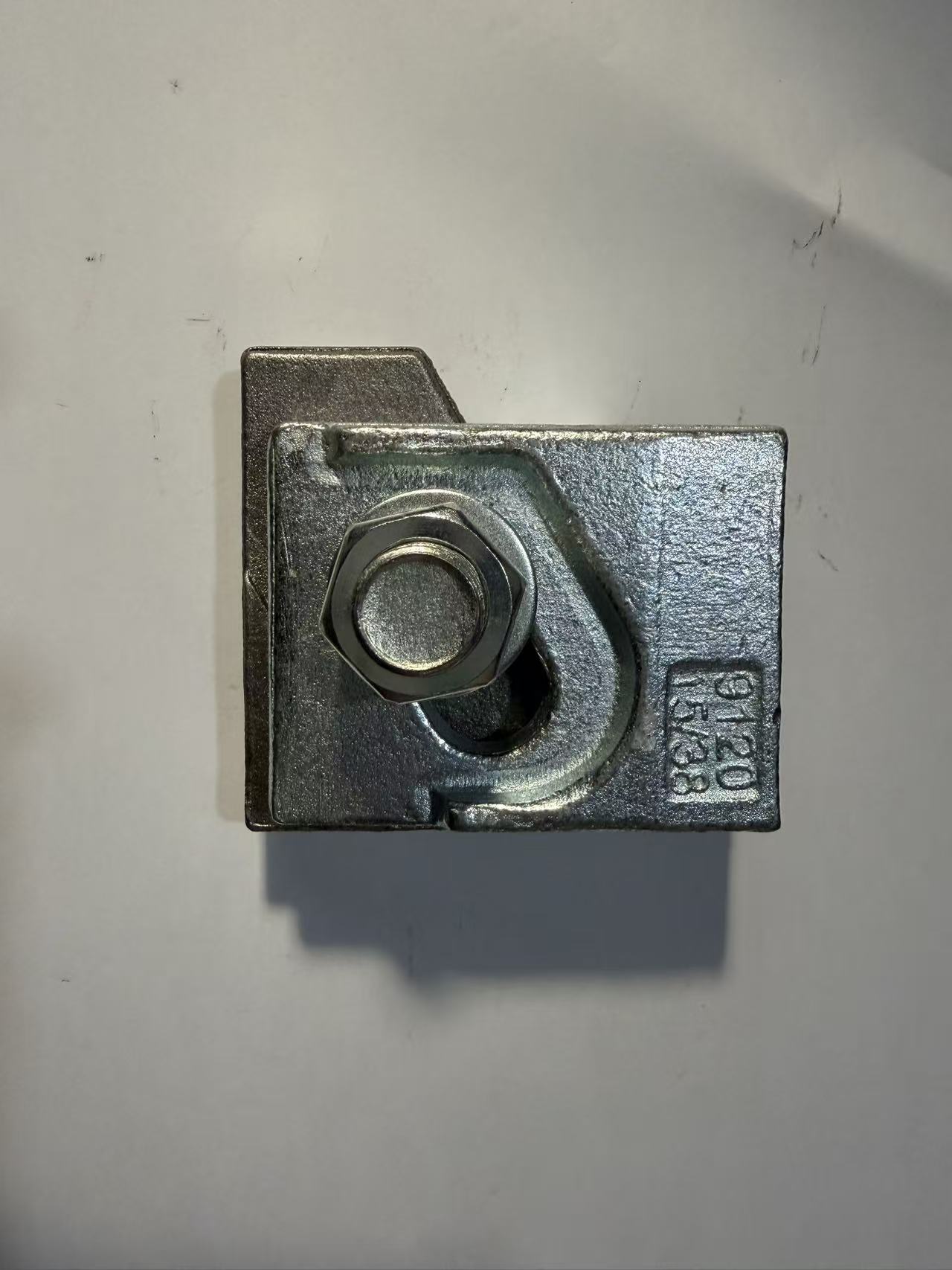 9120/15/38 Compact adjustable rail clip